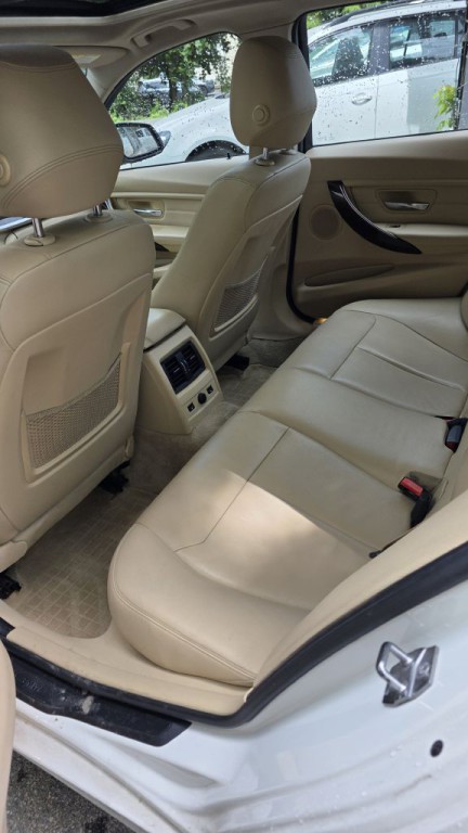 2015 BMW 3 Series Image 9