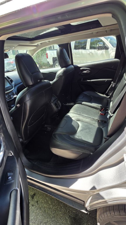 2015 Jeep Cherokee Image 9