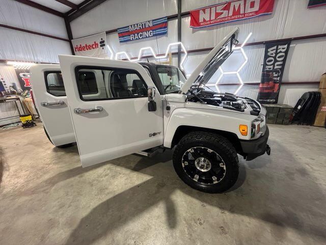 2009 HUMMER H3T Image 6