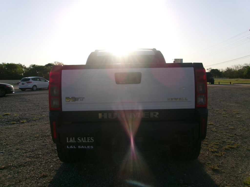 2009 HUMMER H3T Image 10