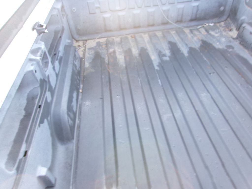 2009 HUMMER H3T Image 13