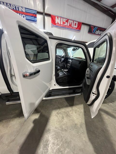 2009 HUMMER H3T Image 22