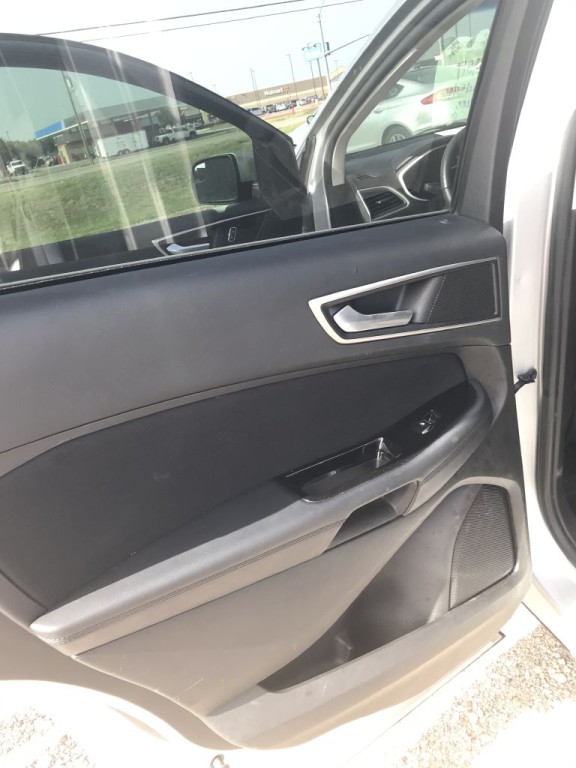 2017 Ford Edge Image 8