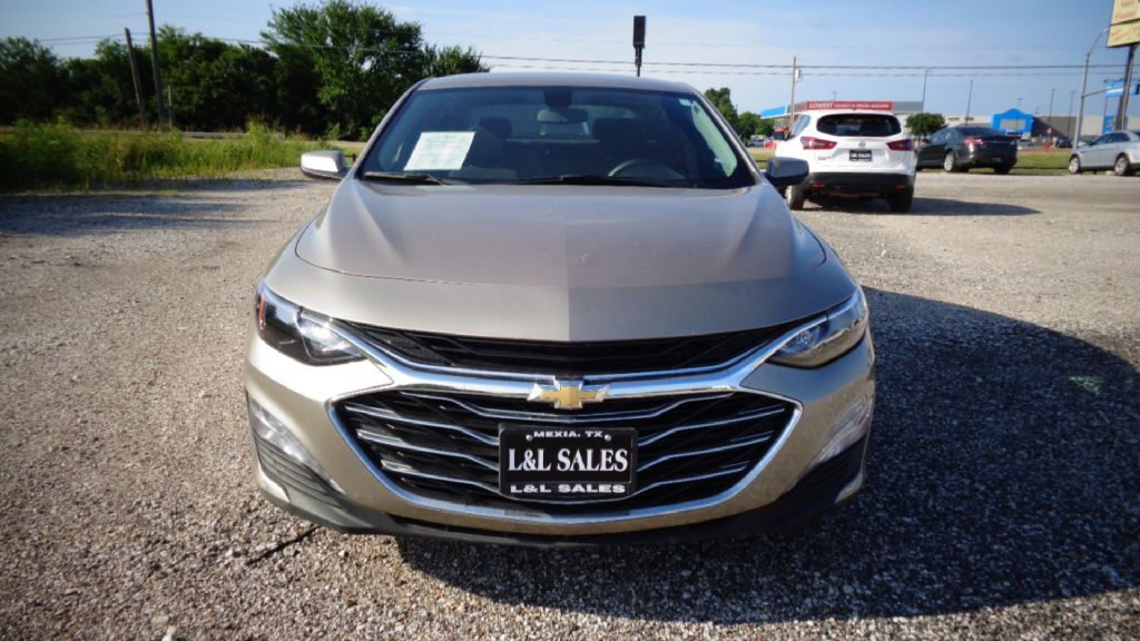 2022 Chevrolet Malibu Image 2