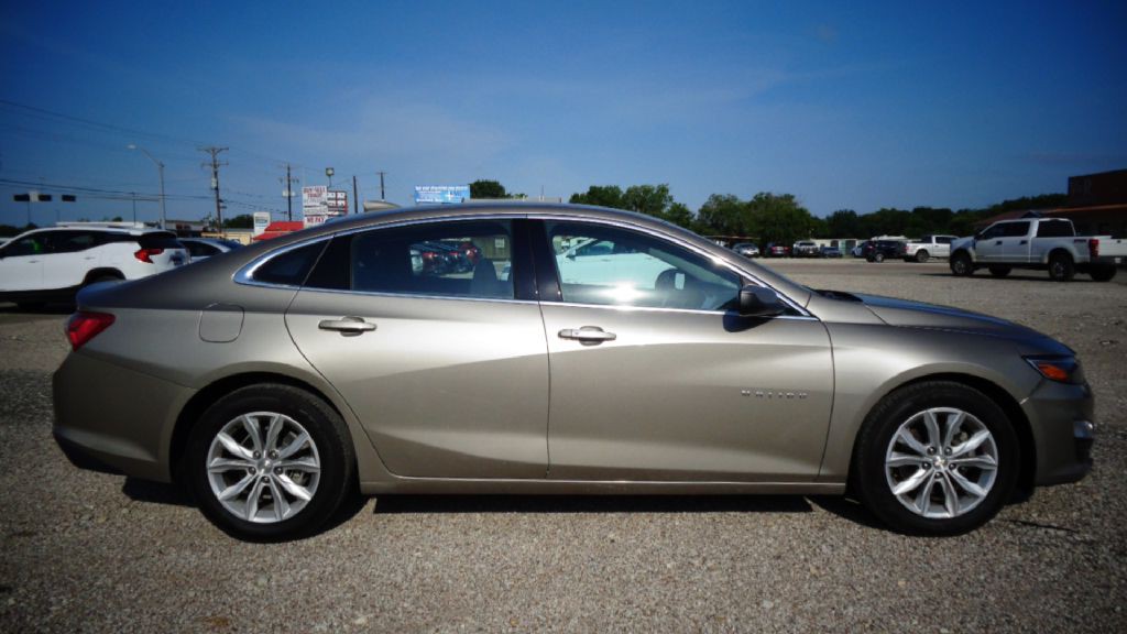 2022 Chevrolet Malibu Image 3