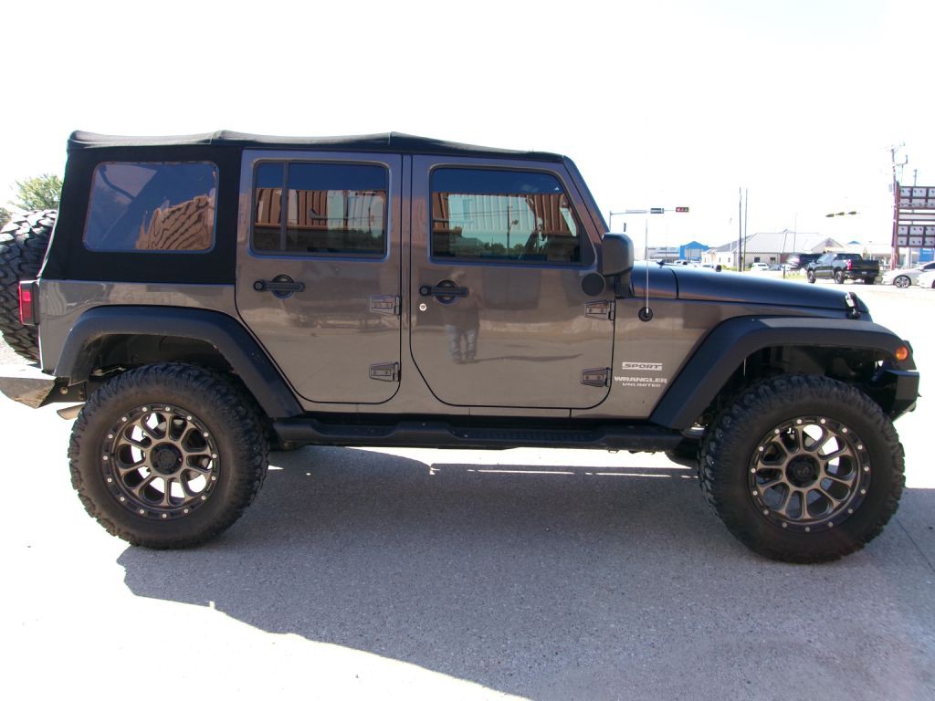 2017 Jeep Wrangler Unlimited Image 3