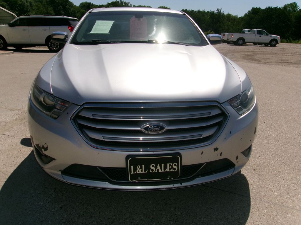 2016 Ford Taurus Image 2
