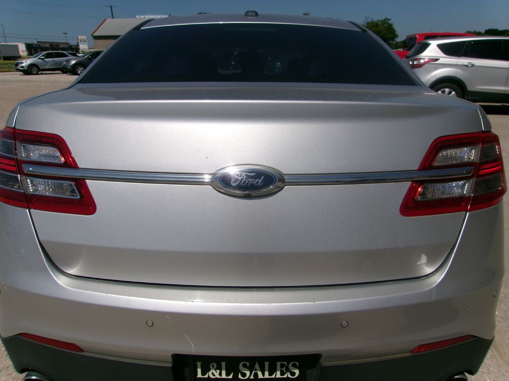 2016 Ford Taurus Image 4