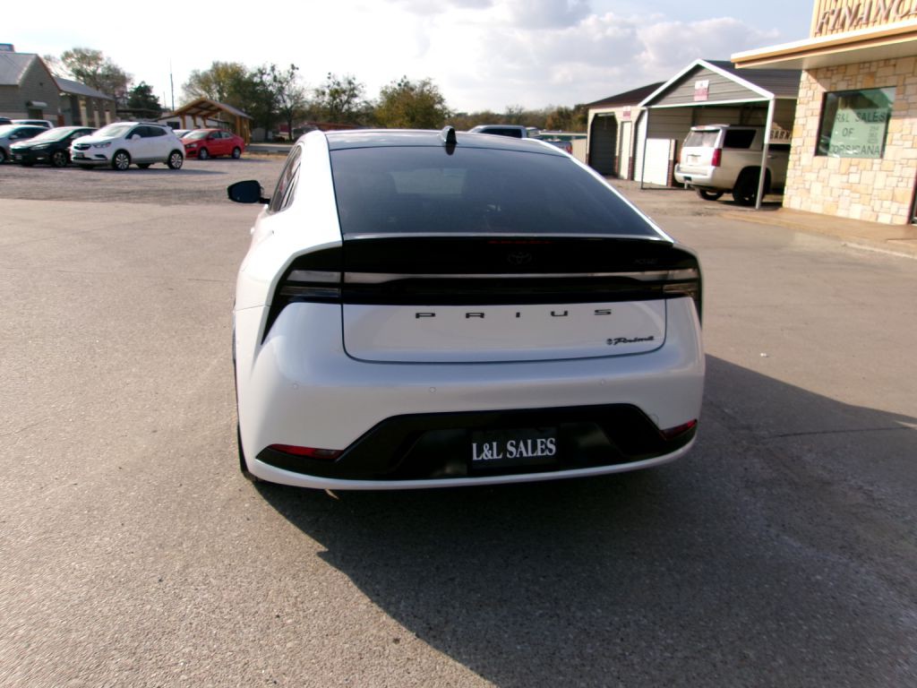 2024 Toyota Prius Image 4