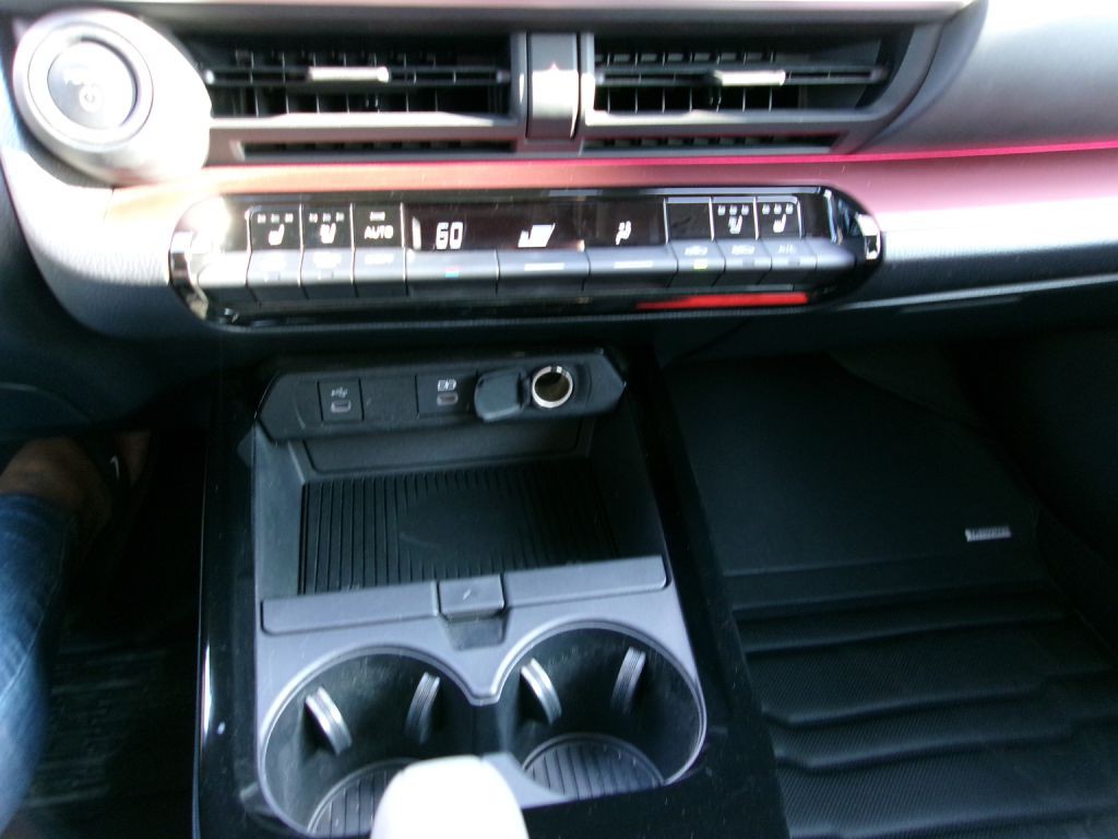 2024 Toyota Prius Image 6