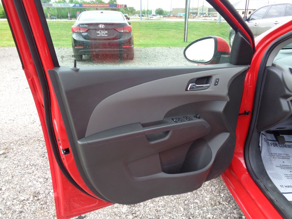 2015 Chevrolet Sonic Image 5