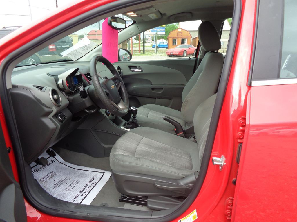 2015 Chevrolet Sonic Image 6