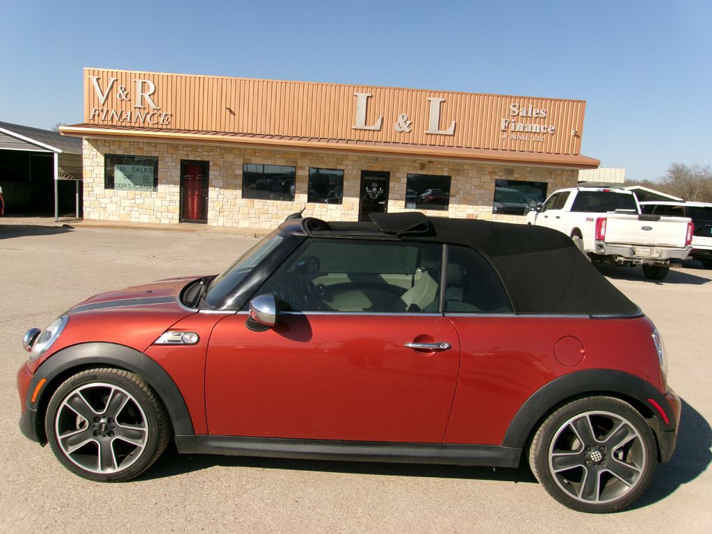 2011 MINI Cooper Image 1
