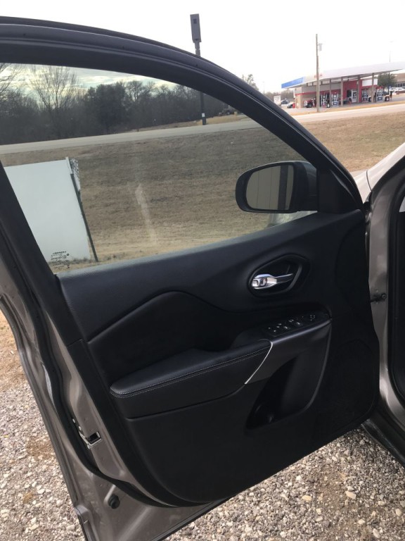 2019 Jeep Cherokee Image 5