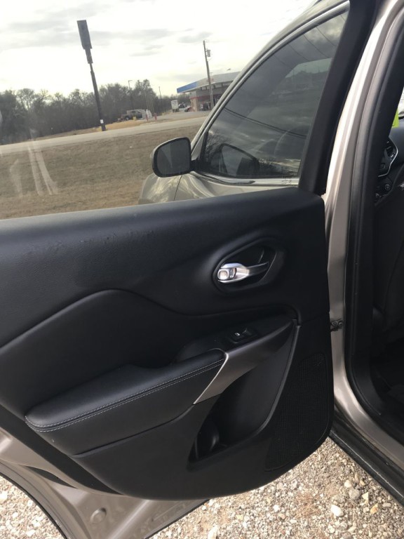 2019 Jeep Cherokee Image 8