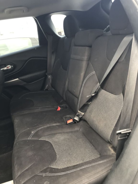 2019 Jeep Cherokee Image 9