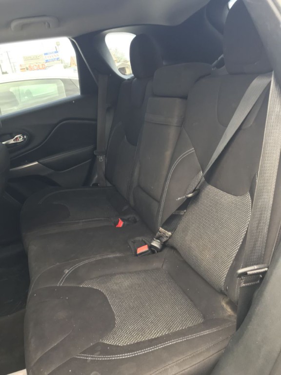 2019 Jeep Cherokee Image 10