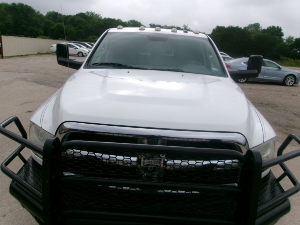 2016 RAM 3500 Image 2