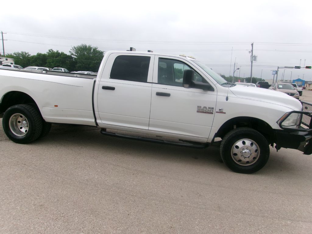 2016 RAM 3500 Image 3