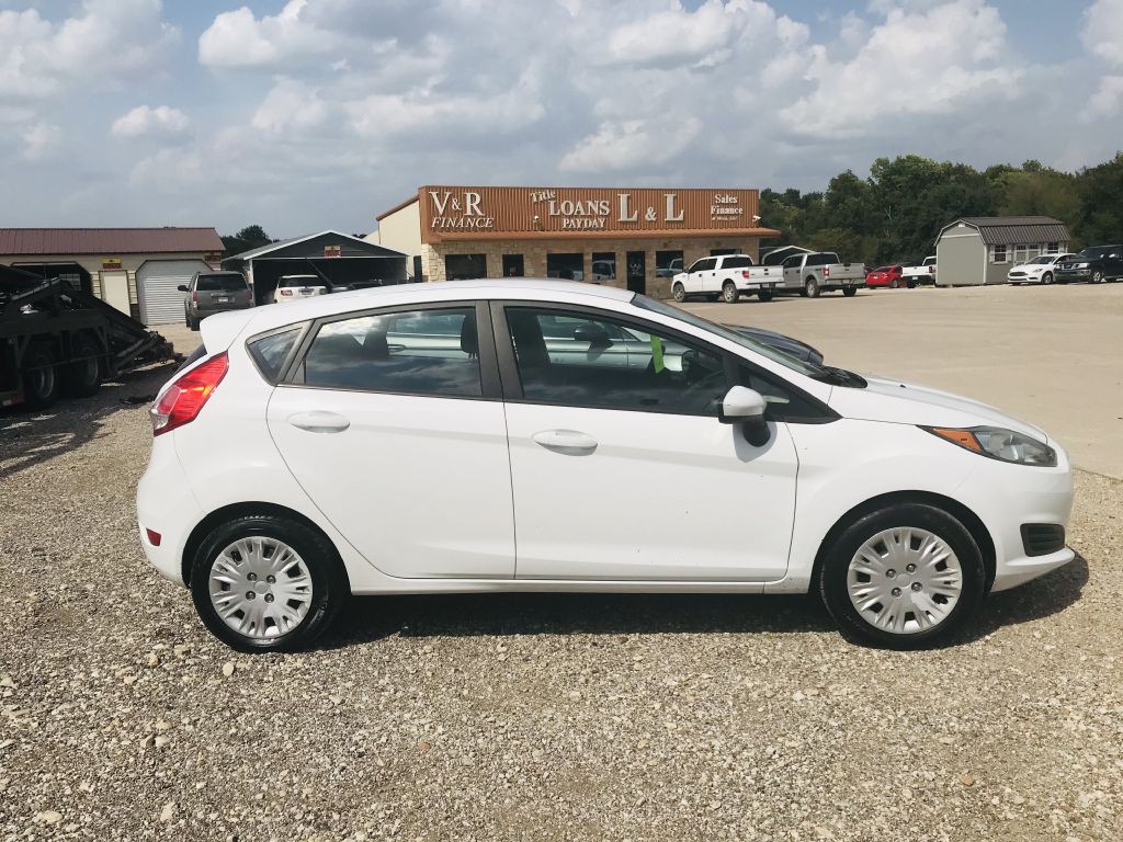 2016 Ford Fiesta Image 1
