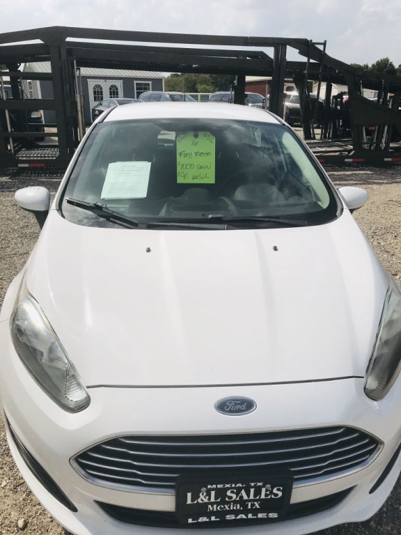2016 Ford Fiesta Image 2