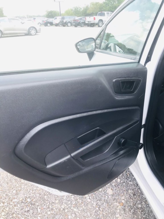 2016 Ford Fiesta Image 5