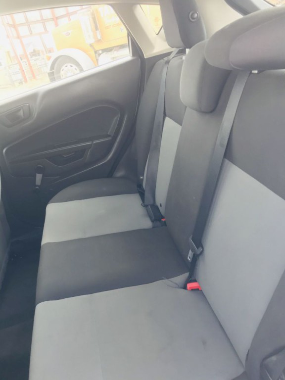 2016 Ford Fiesta Image 6