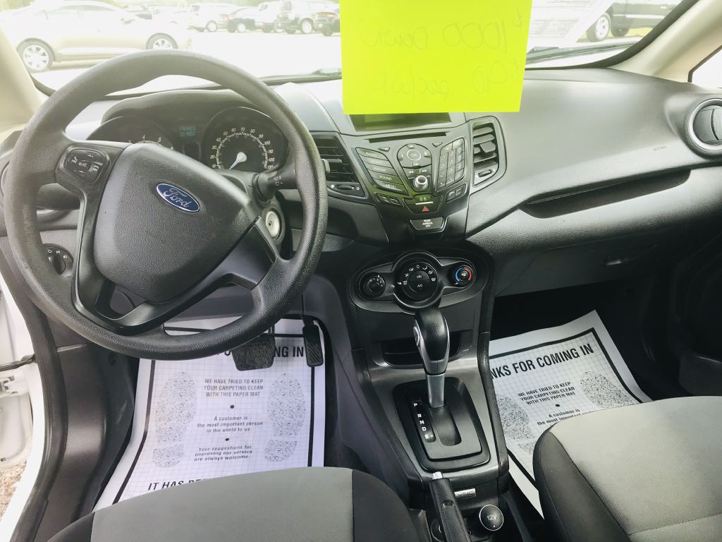 2016 Ford Fiesta Image 9