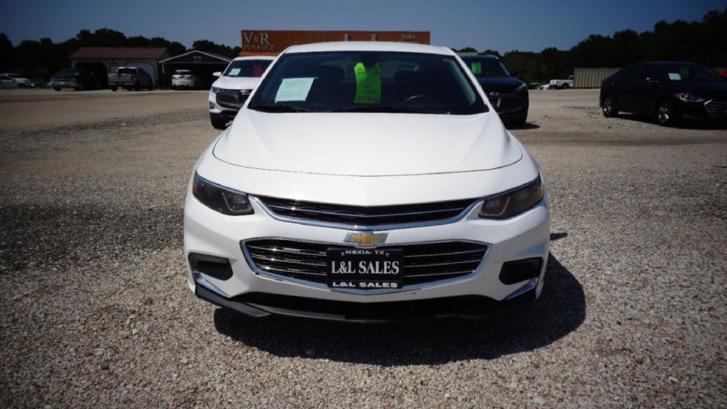 2018 Chevrolet Malibu Image 2