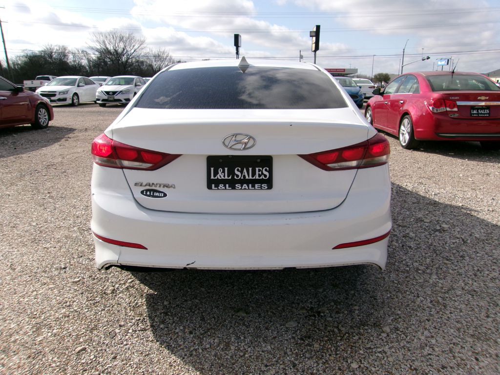 2018 Hyundai Elantra Image 4