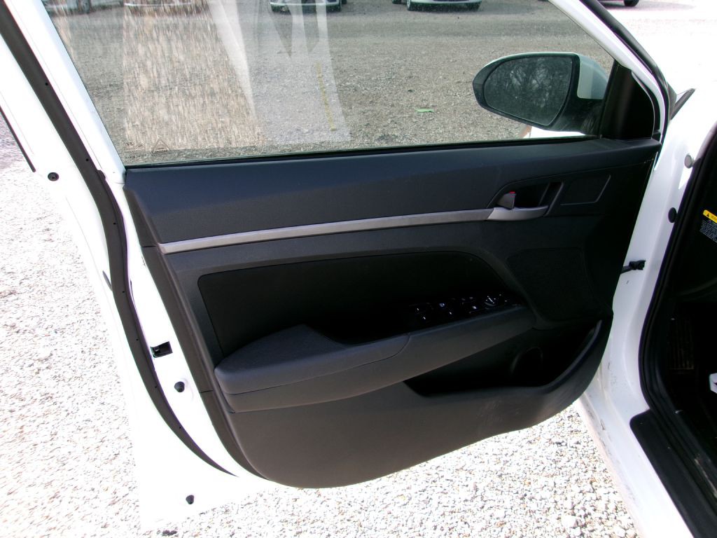 2018 Hyundai Elantra Image 5