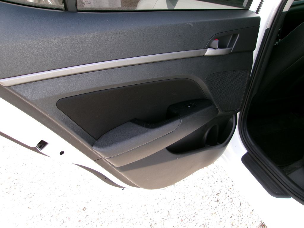 2018 Hyundai Elantra Image 7
