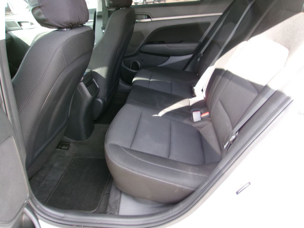 2018 Hyundai Elantra Image 8