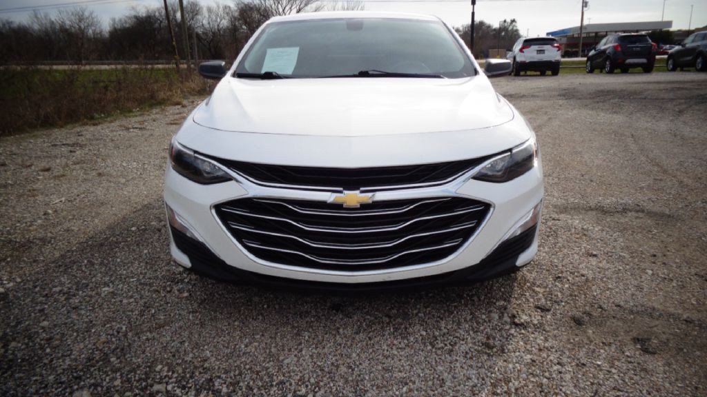2019 Chevrolet Malibu Image 2
