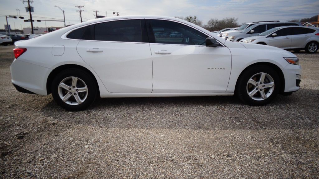 2019 Chevrolet Malibu Image 3