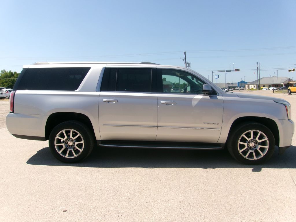 2020 GMC Yukon Image 3