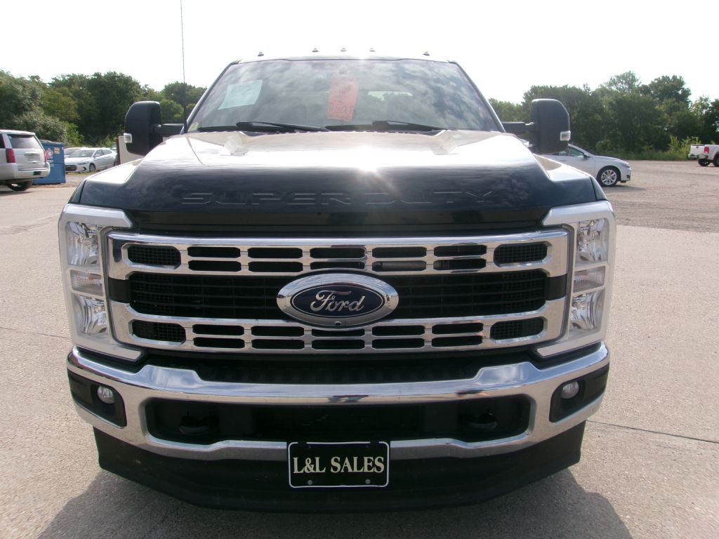 2024 Ford F-350 Image 2