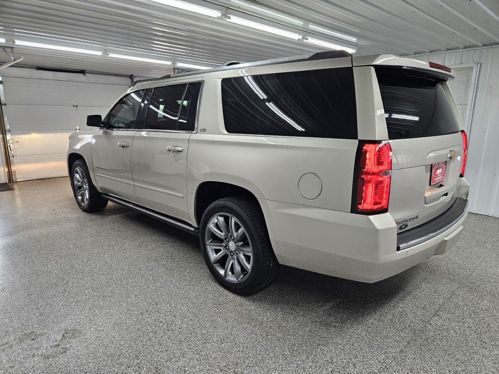 2015 Chevrolet Suburban Image 3