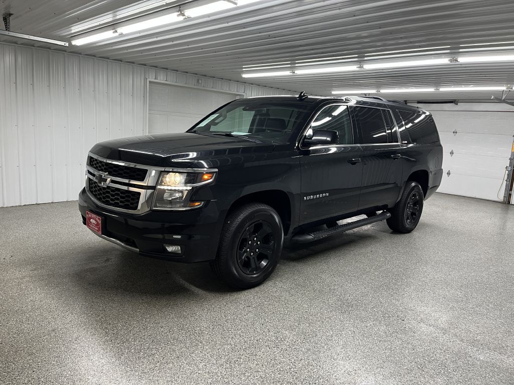 2017 Chevrolet Suburban Image 3