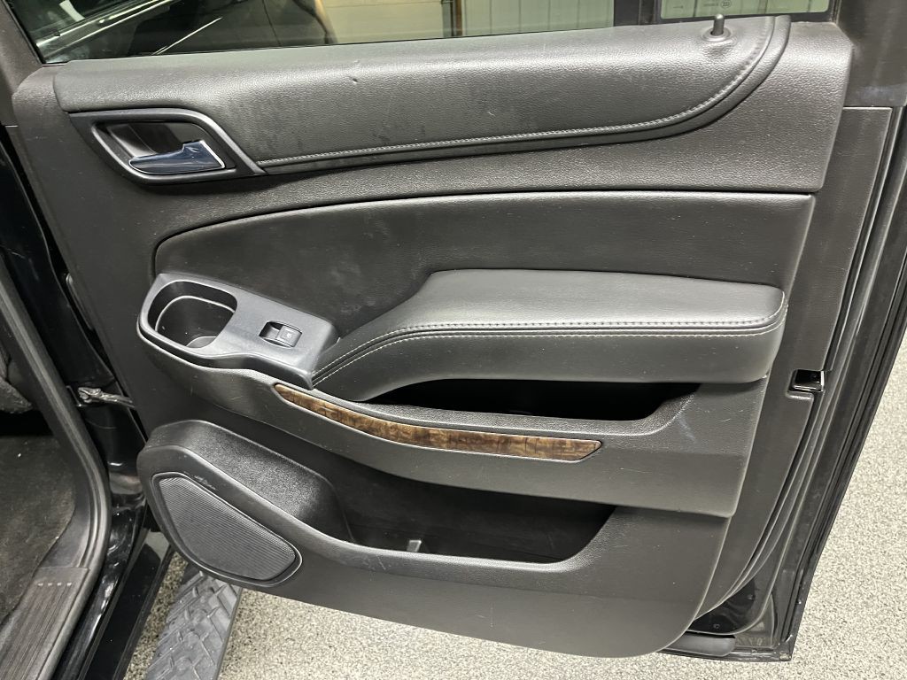 2017 Chevrolet Suburban Image 32