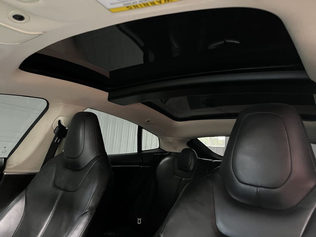 2013 Tesla Model S Image 16