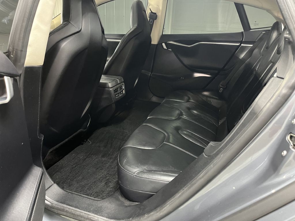 2013 Tesla Model S Image 17