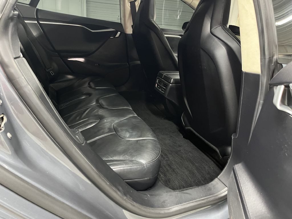 2013 Tesla Model S Image 21