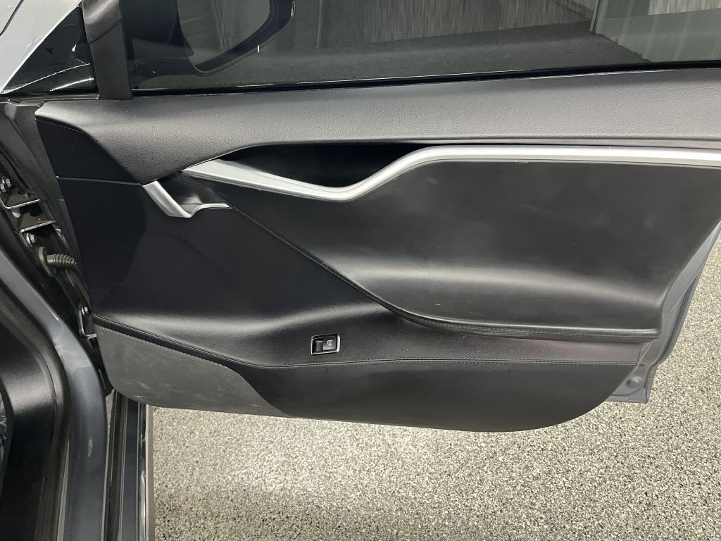 2013 Tesla Model S Image 24