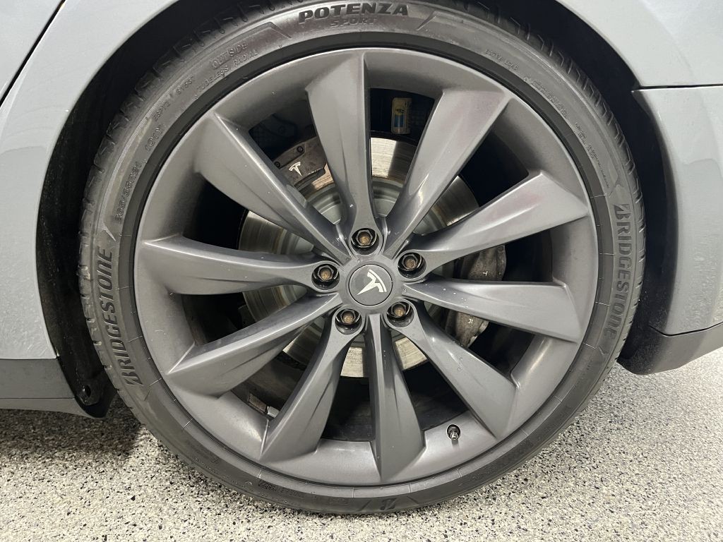 2013 Tesla Model S Image 28