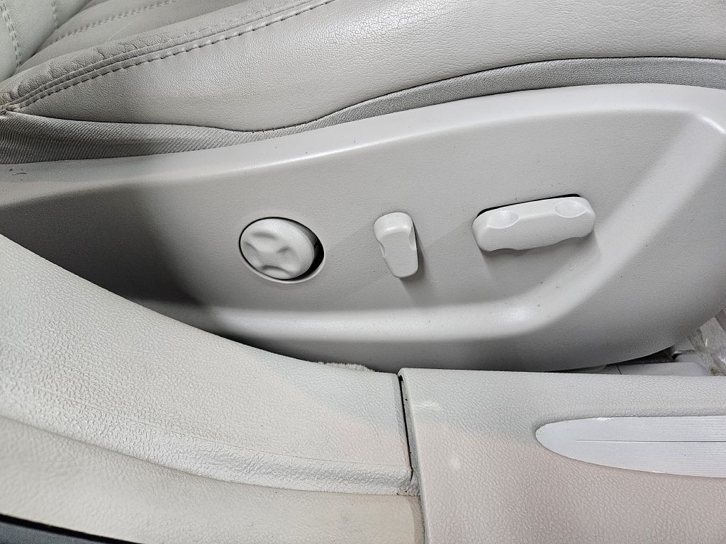 2011 Buick Lucerne Image 12