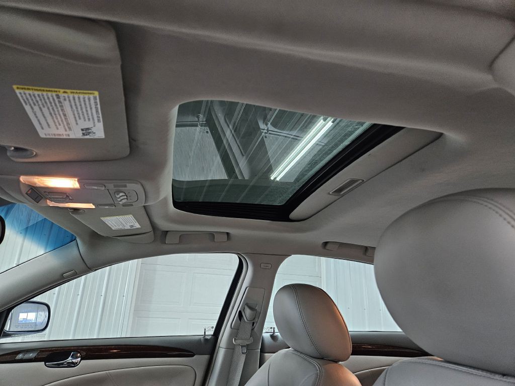 2011 Buick Lucerne Image 16