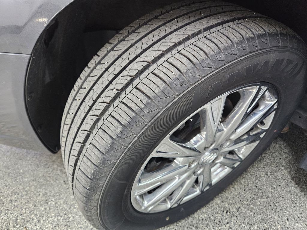 2011 Buick Lucerne Image 27