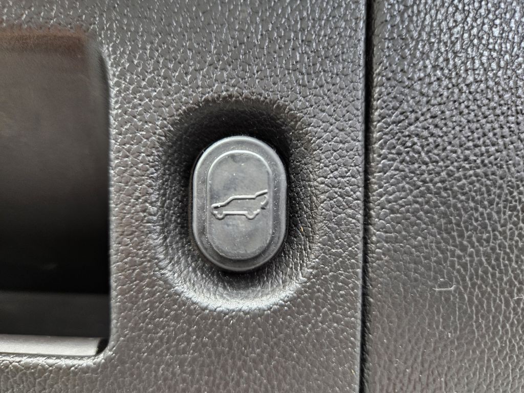 2017 GMC Yukon Image 38