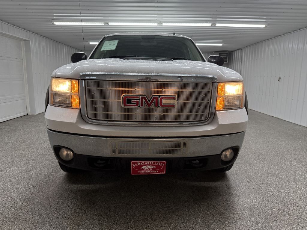 2011 GMC Sierra Image 2